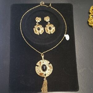 Elegant Gold and Black Jewelry Set
